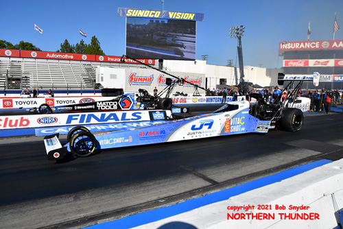 Justin Ashley (near lane) vs Antron Brown 
(far lane)